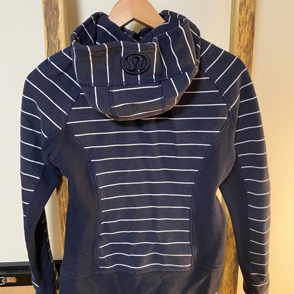Lululemon scuba hoody size 4 - Picture 2 of 2